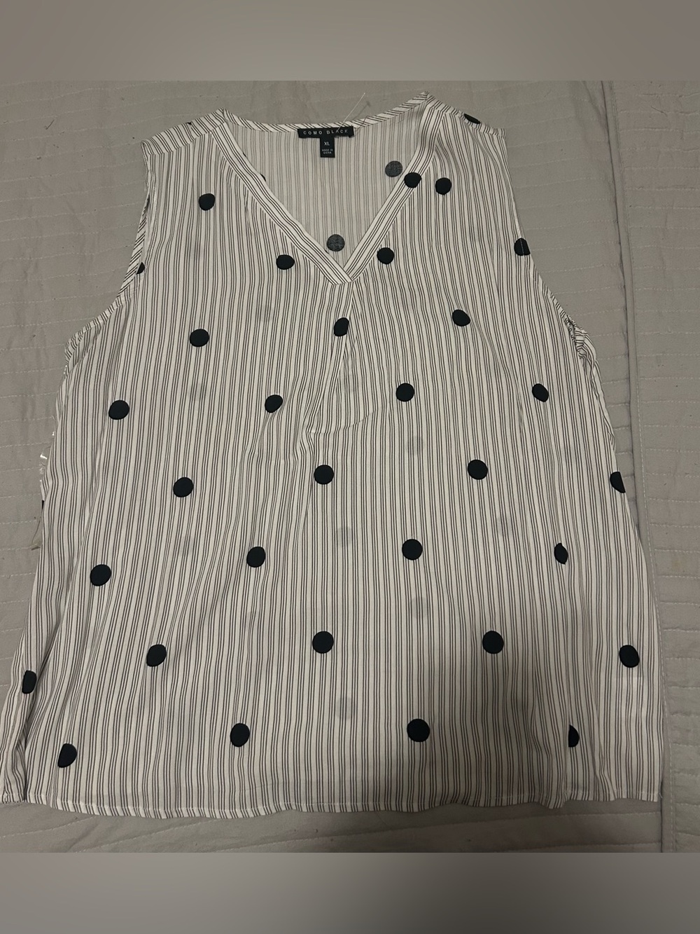 Como Black sleeveless blouse size XL